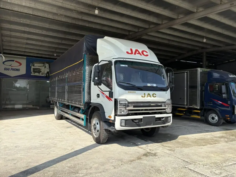 Bảng giá xe tải JAC N900 E5 thùng mui bạt