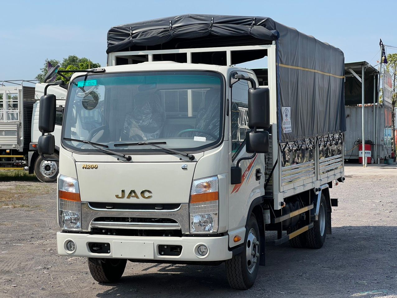 Xe tải Jac N200 E5 Plus Thùng Mui Bạt