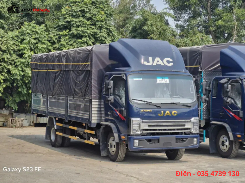 JAC N750 E5 Plus thùng mui bạt vận chuyển vật liệu xây dựng