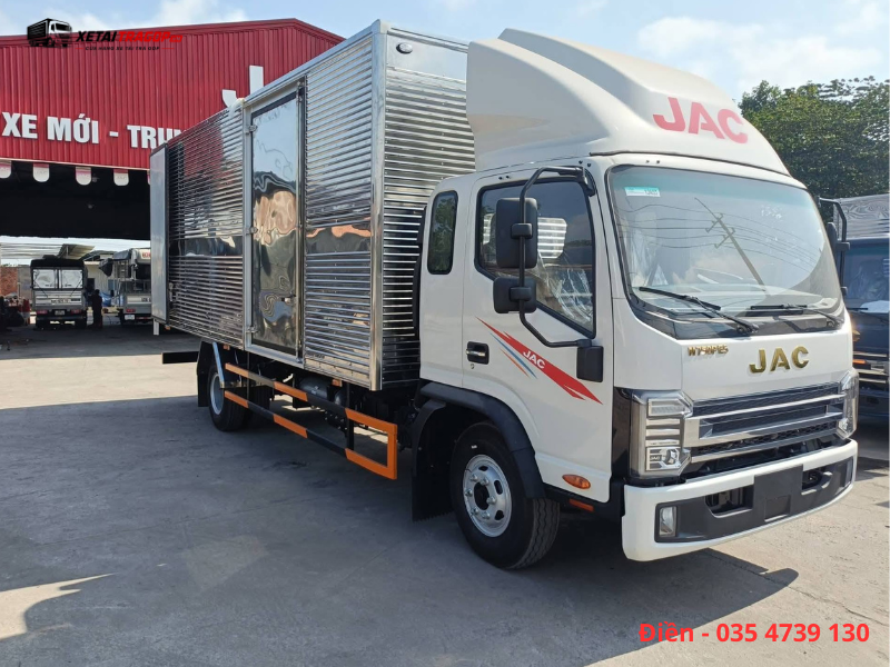 JAC N750 E5 thùng kín chở hàng sản xuất