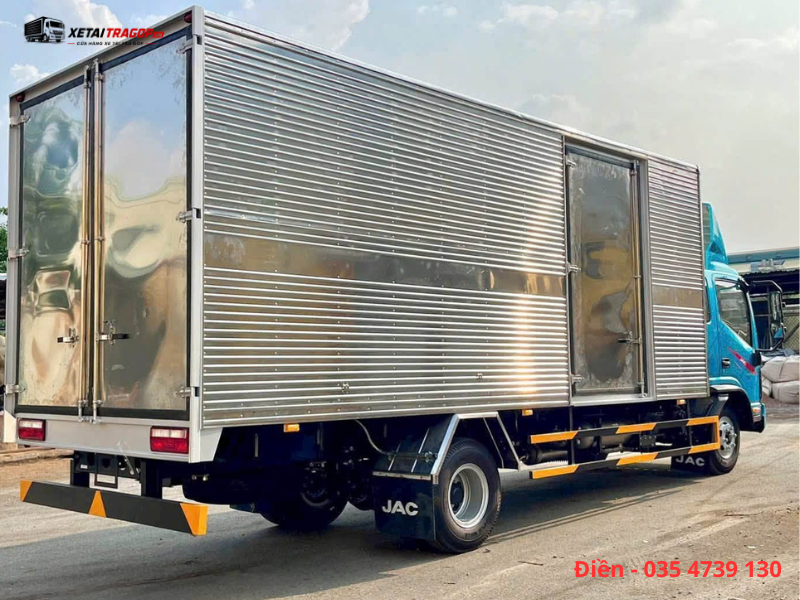 JAC N750 E5 thùng kín khả năng xoay trở