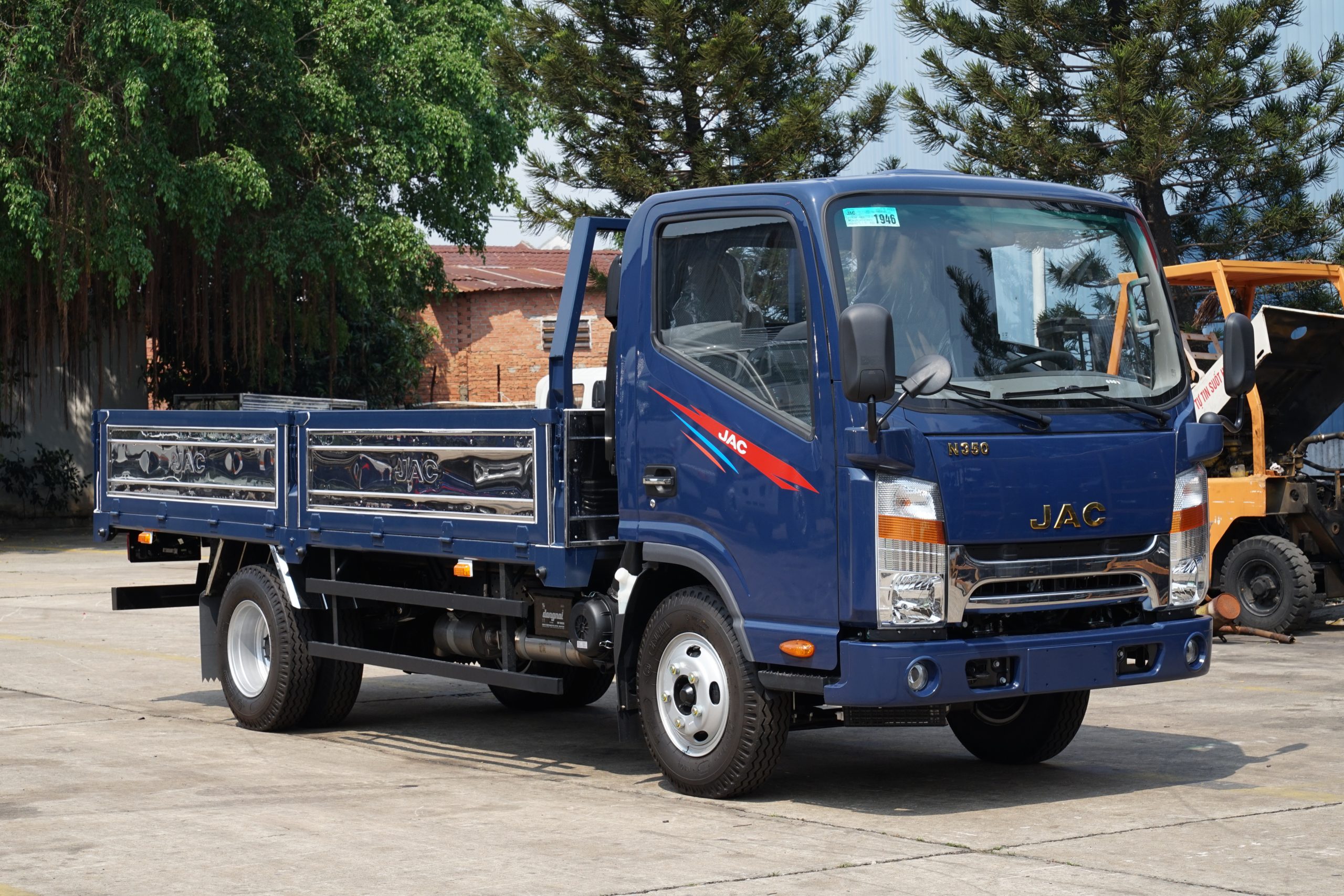 Ngoại thất xe tải JAC N350 E5 Plus thùng lửng
