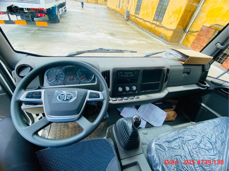 Nội thất xe tải FAW Tiger thùng kín container