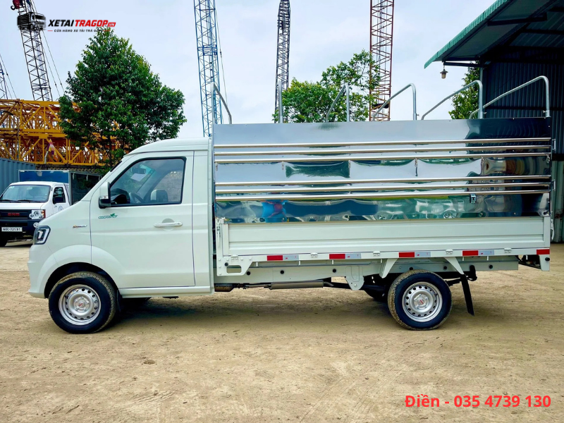 SRM T50 thùng mui bạt giao hàng cho cửa hàng và đại lý