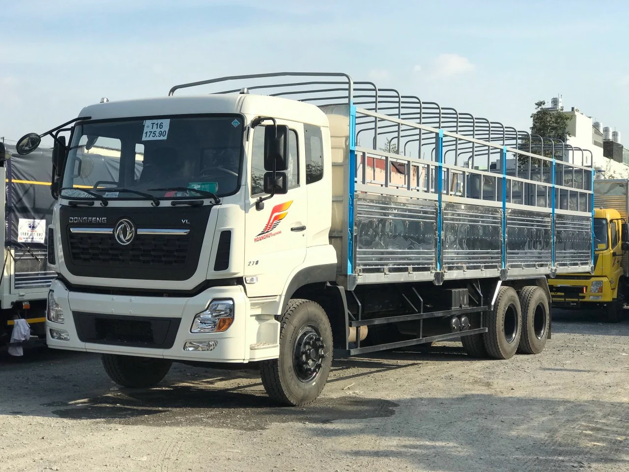 Xe tải DongFeng C270 thùng mui bạt