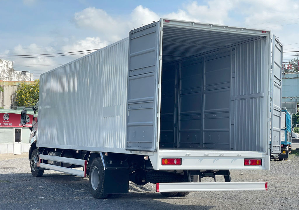 Xe tải DongFeng KR180 thùng kín container